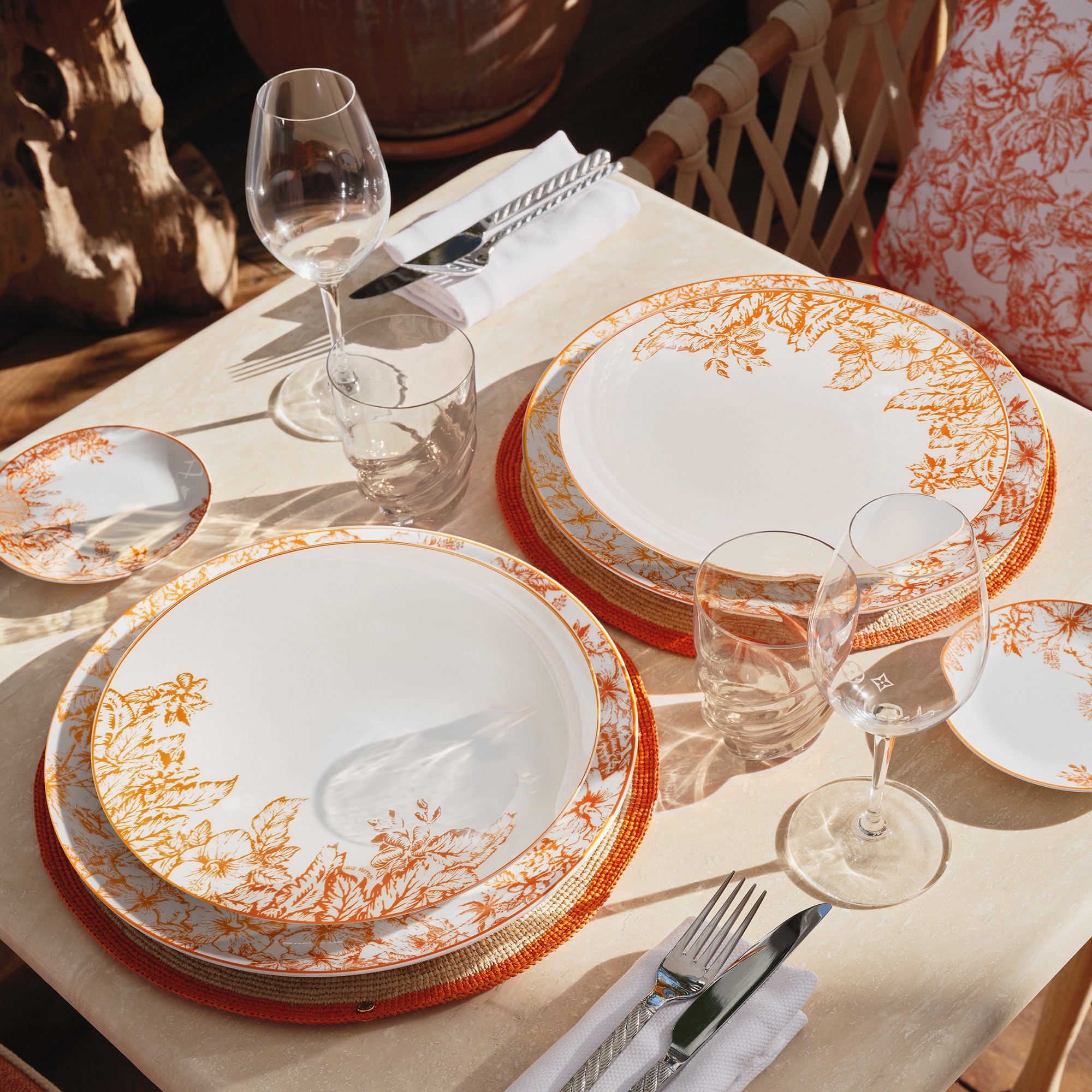 LOUIS VUITTON by The Pool デザートプレート 2枚セット Set Of 2 Dessert Plates LV By The Pool - Trunks, Travel and Home